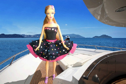 černé bavlněné šatičky s puntíky a korálky pro Barbie        