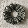 Háčkovaná scrunchie gumička do vlasů