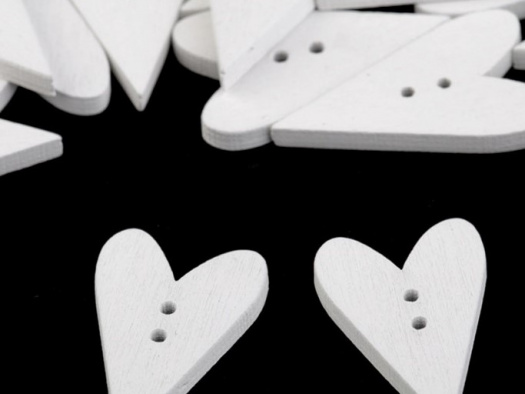 Dřevěný dekorační knoflík srdce (1ks) - bílá