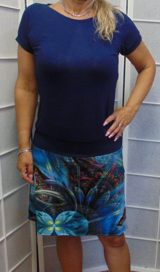 Šaty - tmavě modré s barevnou sukní (viskóza)