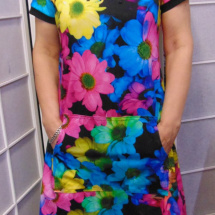 Šaty s kapucí - barevné květy (bavlna)