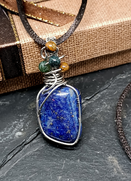 Lapis lazuli, menší přívěsek