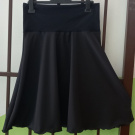 Půlkolová sukně s vysokým pasem - černá (umělé hedvábí)