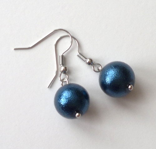 Modré vroubkované perly