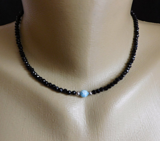 Náhrdelník-  černý spinel, larimar, nerez