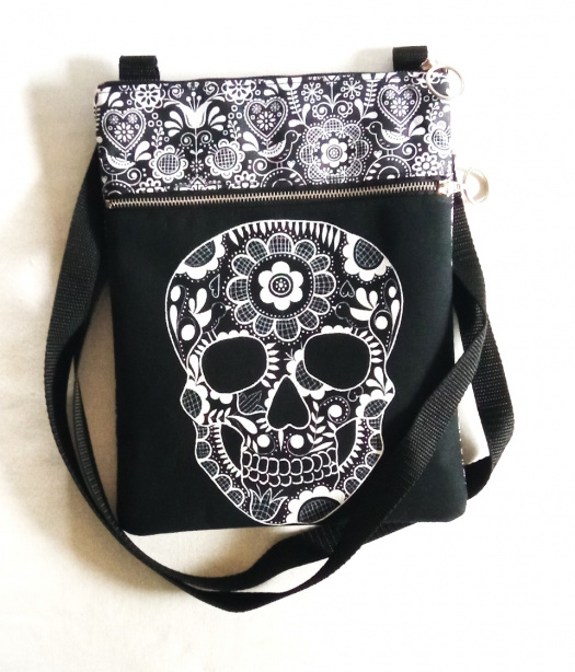 crossbody s kapsou