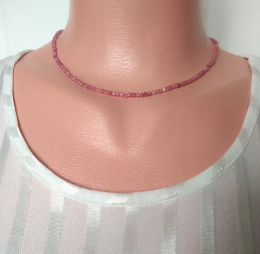 Náhrdelník (choker) rubelit