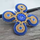 Soutache brož Safírovězlatý kříž