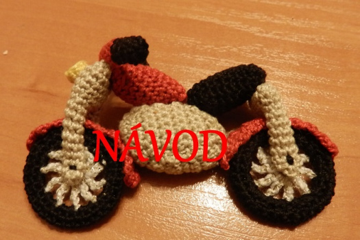 návod na háčkovaný přívěsek -  motorku