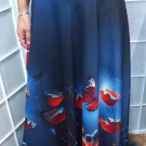 Dlouhá půlkolová sukně - vlčí máky na tmavě modré (umělé hedvábí) - SLEVA